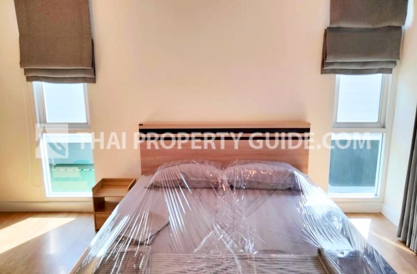 House with Shared Pool in Srinakarin 